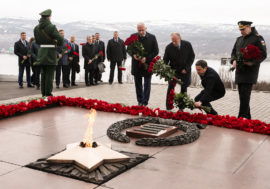 Участники заседания Совбеза РФ почтили память защитников Советского Заполярья