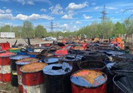 В Кольском районе остановили выгрузку нефтесодержащих отходов