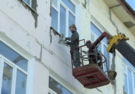 Девятая школа в Заполярном обновляет фасад