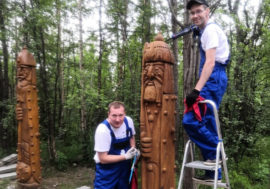 В Мончегорске деревянным фигурам из парка дали второй шанс