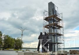 В Мончегорске ремонтируют памятник «Защитникам Заполярья»