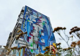 На Ленинградской набережной в Мончегорске появился необыкновенный дом