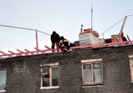 Ремонт крыш многоквартирных домов в Луостари завершат в феврале