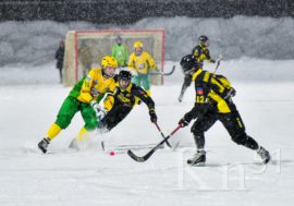 Снег, метель и хоккей: в Мончегорске проходят заключительные игры сезона