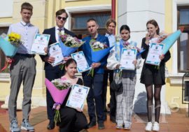 Сорок одаренных детей получили премии главы Печенгского округа