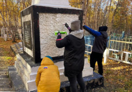 В Печенгском округе благоустроили мемориальный комплекс советским воинам