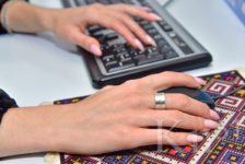 В Никеле пенсионеров учат компьютерным премудростям