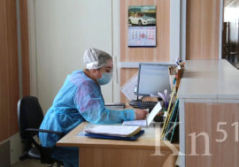 Ряду категорий медработников в Мурманской области повысят зарплату