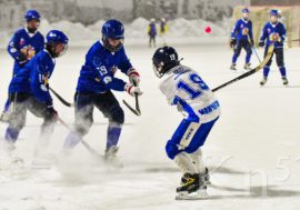 Юные хоккеисты Мончегорска играют на турнире в Архангельске