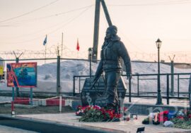 В Печенгском округе открыли памятник воинам-танкистам