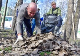 Электролизники вышли на субботник в Мончегорске