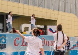 На центральной площади Заполярного отмечали праздник День России