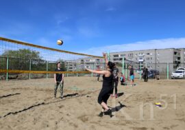 В Никеле открыли сезон пляжного волейбола