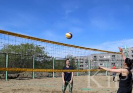 Выпускники никельской спортшколы – призеры турнира по пляжному волейболу