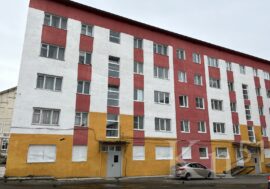 В Печенгском округе продолжаются работы по капремонту многоквартирных домов