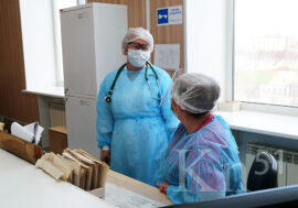 В Мурманской области ввели масочный режим для медиков