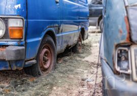В Мончегорске разыскивают владельцев брошенных автомобилей