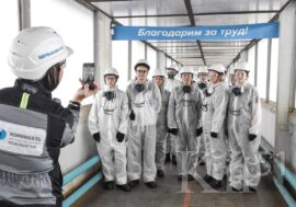 Мурманские школьники побывали в цехе электролиза никеля КГМК