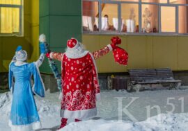 Сезон новогодних утренников открыли Дед Мороз и Снегурочка в Заполярном