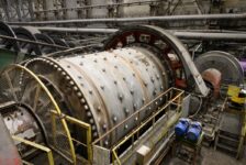 Капитальный ремонт мельницы на обогатительной фабрике КГМК идет по плану