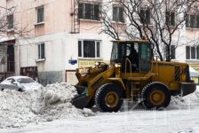 В Печенгском округе борются со снегом
