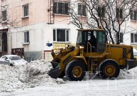В Печенгском округе борются со снегом