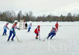 Девушки Мончегорска и Мурманска играли в русский хоккей
