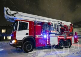 Пожар в Никеле тушили 8 человек