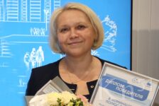 Директор Печенгского межпоселенческого библиотечного объединения удостоилась премии губернатора
