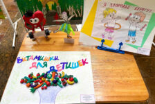 Выставку детско-родительского творчества открыли в детском саду Мончегорска