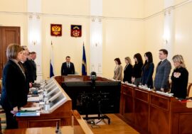 Губернатор Андрей Чибис начал оперативное совещание с минуты молчания в память о погибших в теракте в Подмосковье 