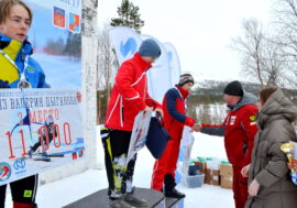 В Мончегорске медали лучшим юным горнолыжникам вручал Валерий Цыганов