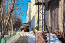 В Печенгском округе за март вывезли 10 тысяч кубов снега